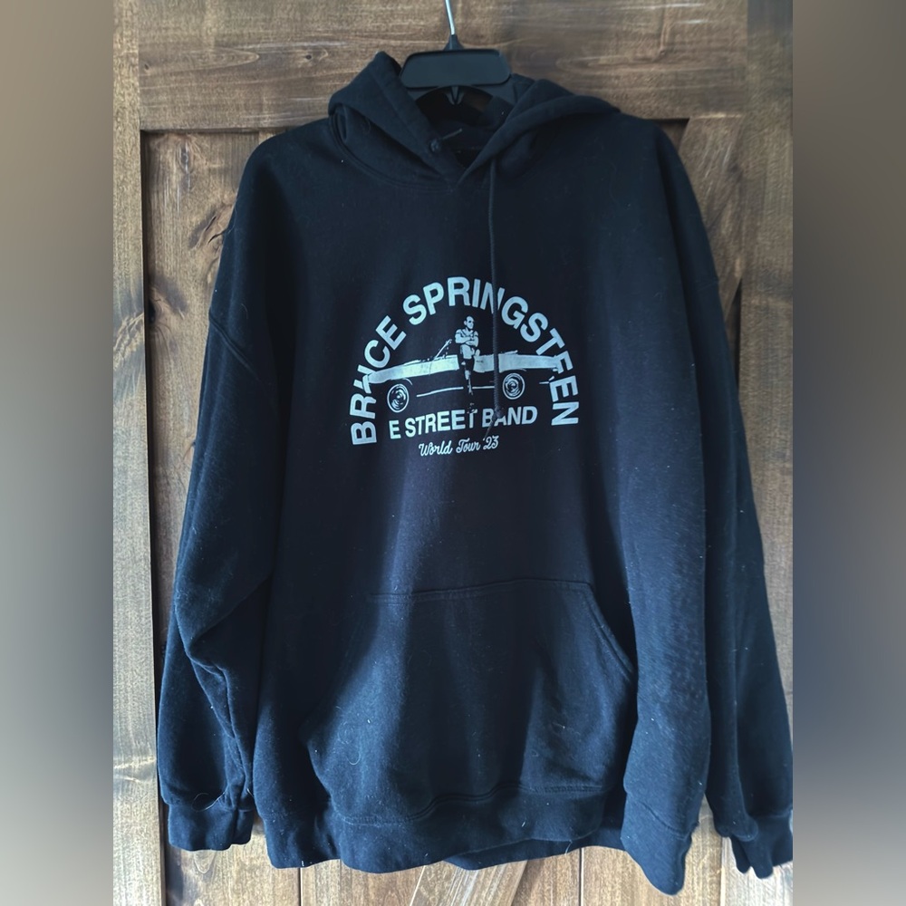 Official Bruce Springsteen World Tour ‘23 Black Hoodie Sweatshirt - LIKE NEW!